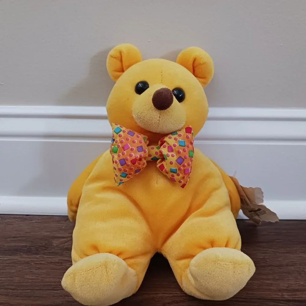 Vintage 1999 Commonwealth Yellow Hug A Plush Stuffed Bear‎ with Tags